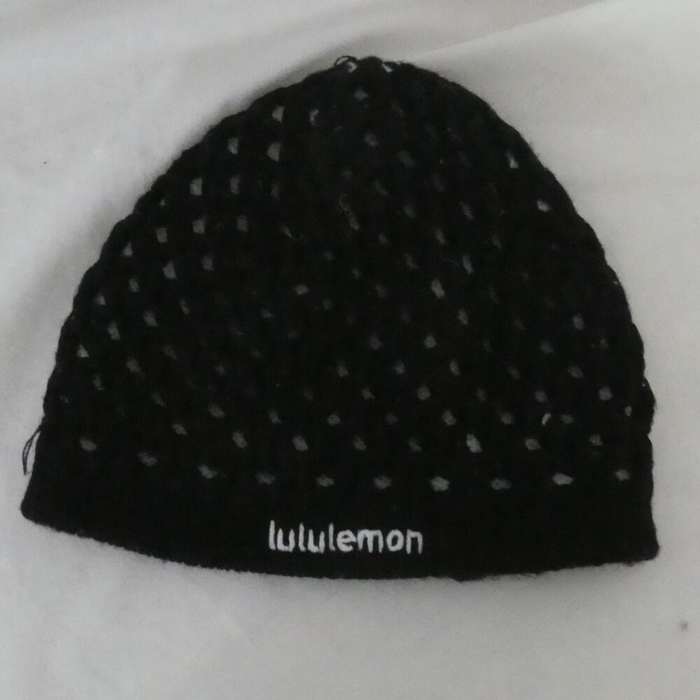 LULULEMON | OS - one size | Black Crochet Knit Beanie | Made In Canada 🟥🍁🟥